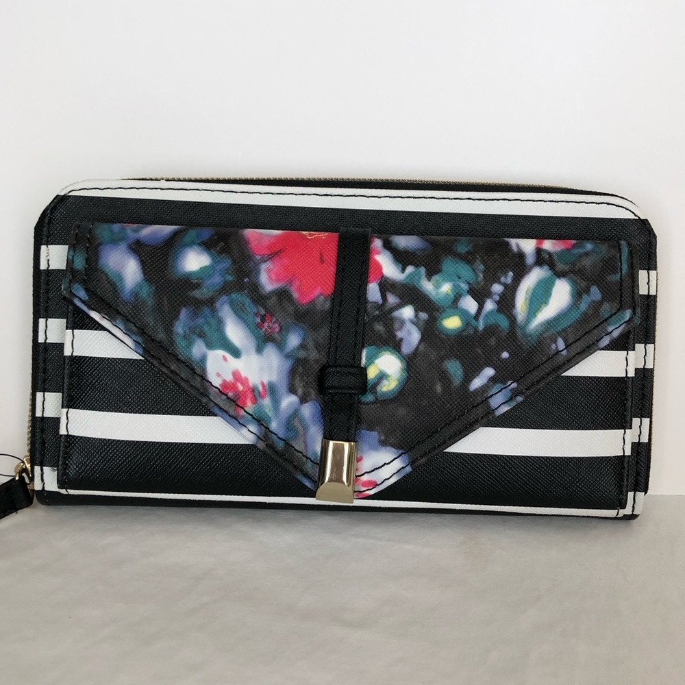 APT 9 Clutch Wallet Zip around Envelope style Black and White Stripe NEW
